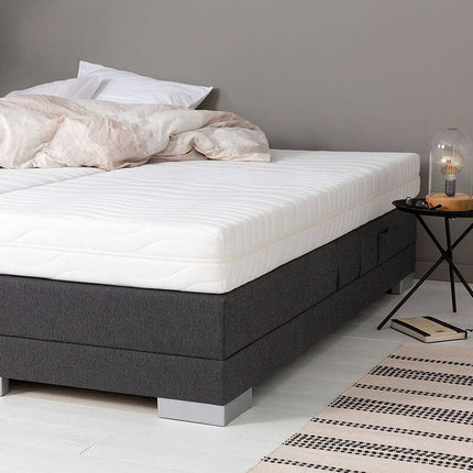 Aeroplus Matras Hilton