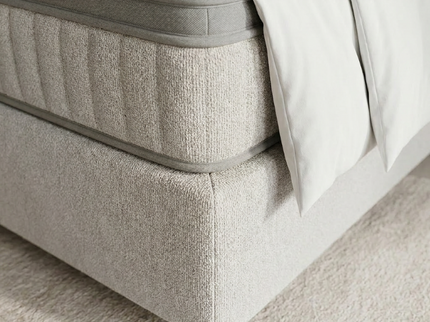 Boxspring Dreamhouse Arcus in off-white, detail van gestoffeerde hoek