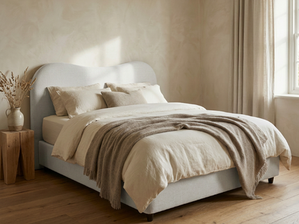 Boxspring Dreamhouse Arcus in off-white, sfeerbeeld slaapkamerhoek