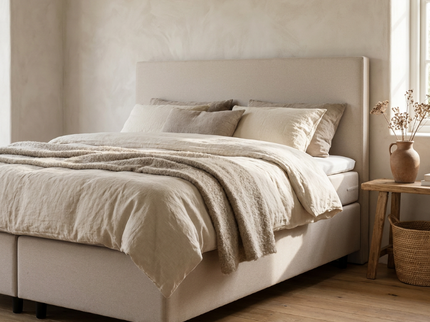Boxspring Julia met opbergruimte in beige, close-up met nachtkastje