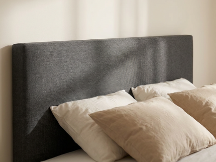 Boxspring Julia Relax in antraciet, detail van hoofdbord met kussens