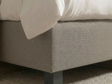 Boxspring Julia Relax in beige, detail van voetuiteinde