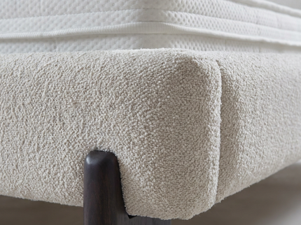 Detailfoto van de matras en stiksels van boxspring Suki Japandi