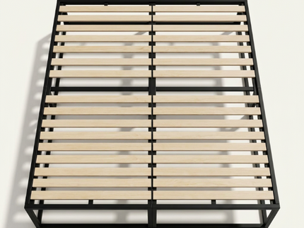 Bovenaanzicht van metalen bedframe Torino met houten latten op witte achtergrond