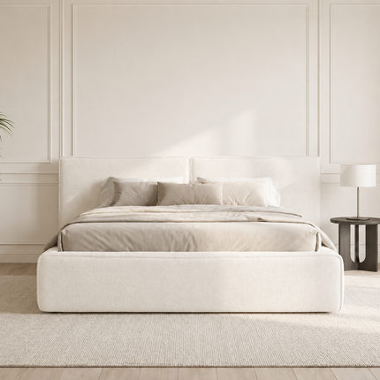 Salerno Off White boxspring in stijlvolle slaapkamer, vooraanzicht met opgemaakt bed